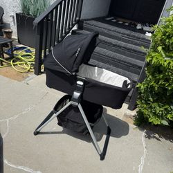 Nuna Mobile Bassinet. 