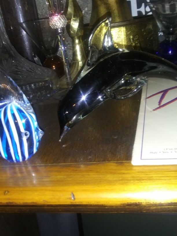 2 Hand Blown Vintage Glass Peices A Fish And A Dolphin. Buy Fish For 15 And The Dilohine For 25 .or Both Fir 35