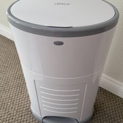 Diaper Trash Bin And Trash Bags