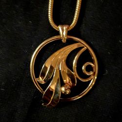 Vintage Gold Plated Pendant Necklace Excellent Condition 