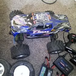 Traxxas Emaxx Brushless 4x4 Truck