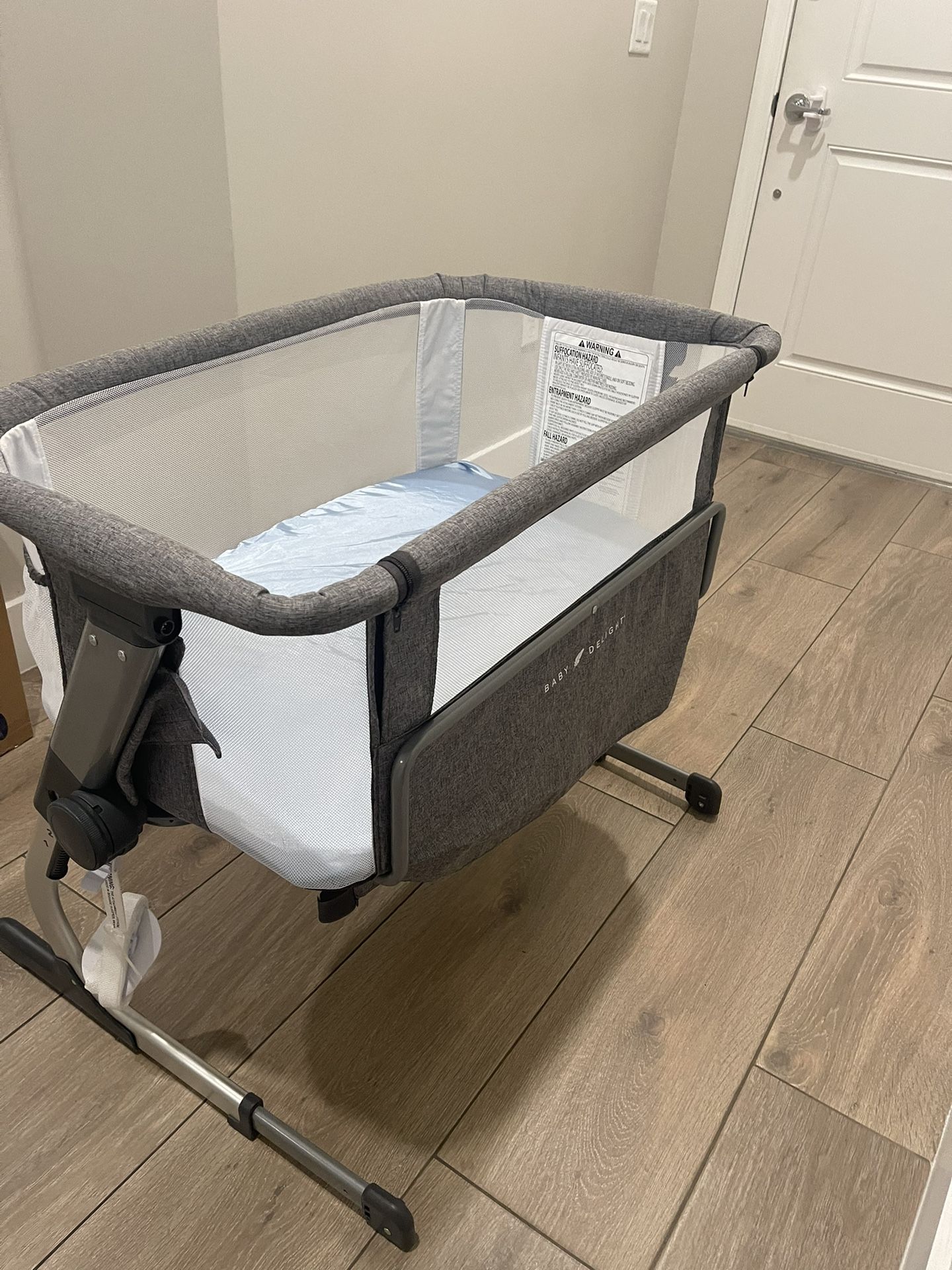 Bassinet - Excellent Condition Like New
