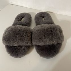 Ugg Slippers Size 6 Very Nice