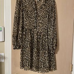 Like new women’s size XS H&M sheer leopard print dress. No liner 