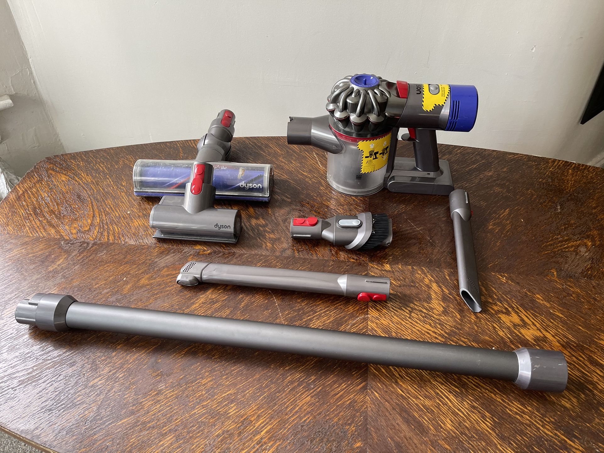 Dyson V7 Animal ALL Accessories Included