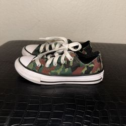 Kids Shoes size 10.5  Converse 