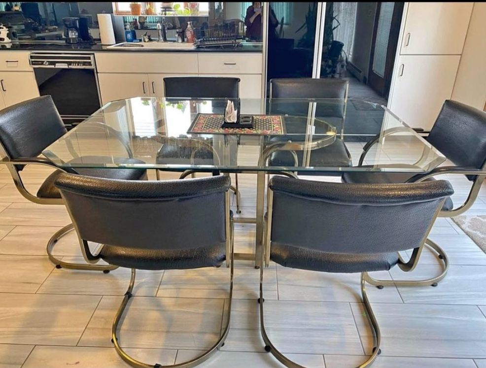 Dinning Table With 4 Chairs