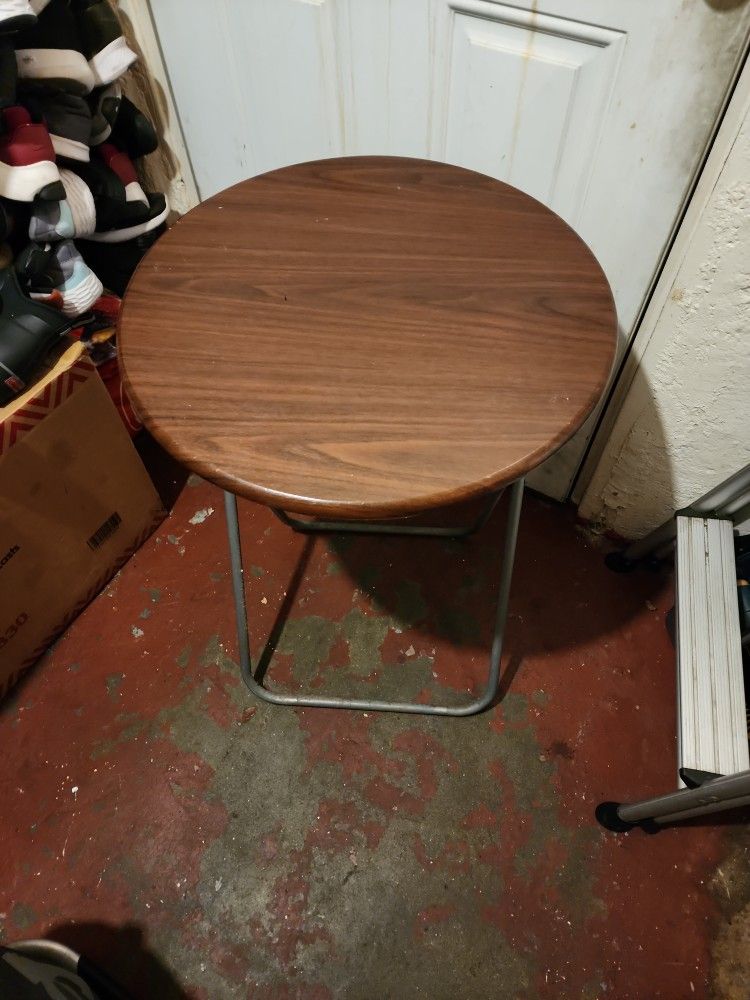 Small Table W 19x19 ,H 25