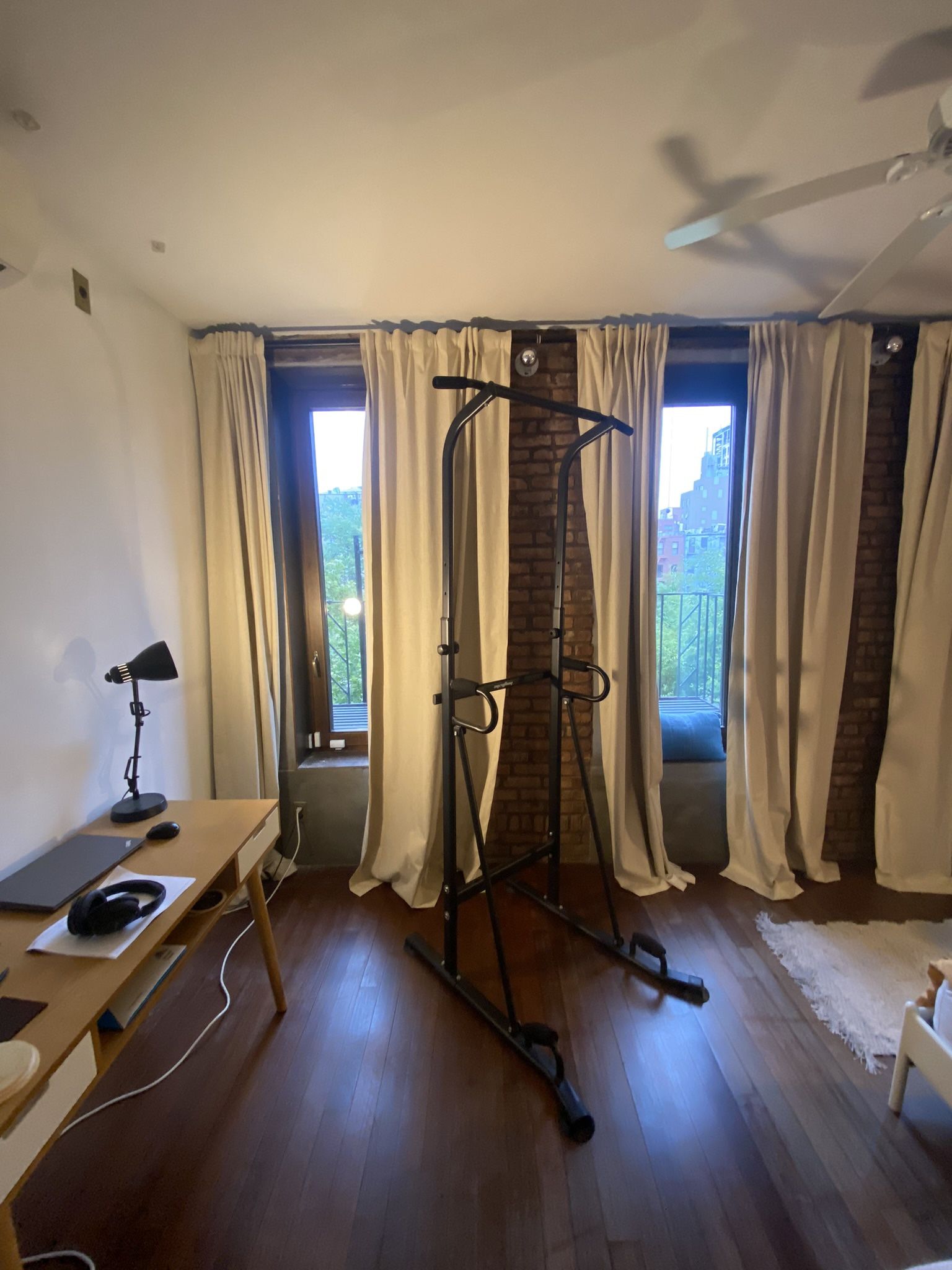Free Standing Pull Up Bar