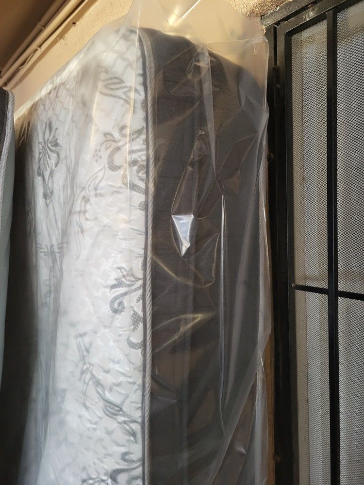 Brand New Mattress Set Free Box Spring 