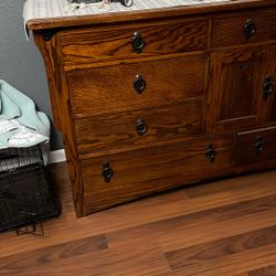 HIGH QUALITY AMISH DRESSER W/Mirror