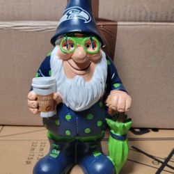 Seahawks Statue/Gnomes