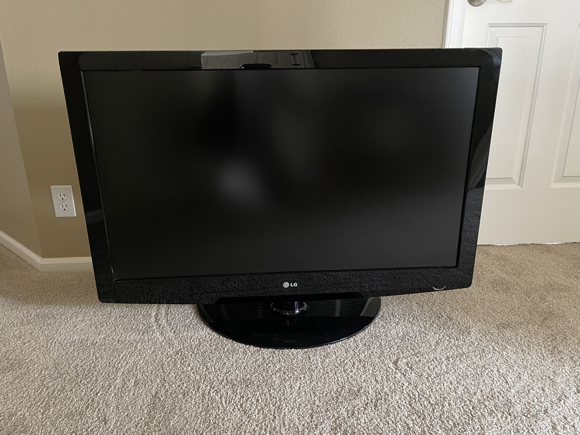 37 Inch Vizio LCD HD TV