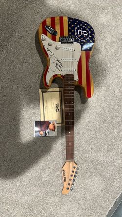 Garth Brooks signed guitar!