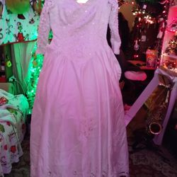 Vendo Una Boda Size 16 En Buenas Condiciones Trae Un Vestido De Niña Size 2 Años $20