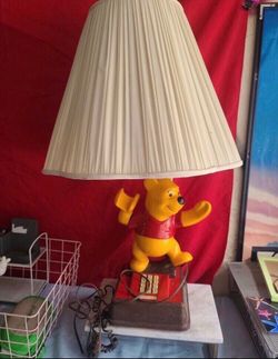 Disney Winnie the Pooh Telephone and Lamp 1976