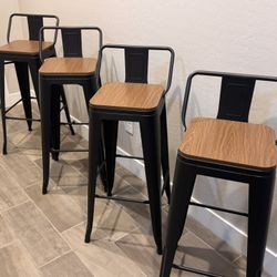 NEW Set Of 4 Barstools 