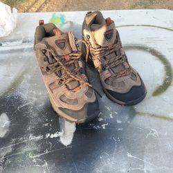 RED HEAD HIKING BOOTS SIZE  11M I ASK  $35.00
