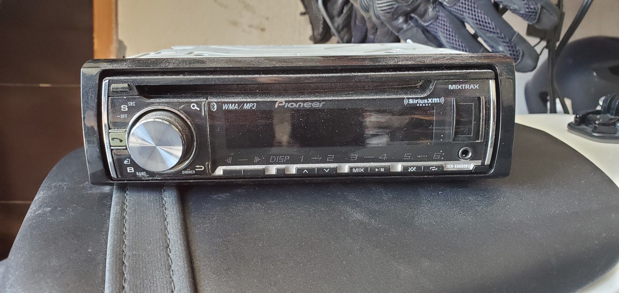Pioneer DEH-X6600BS car stereo