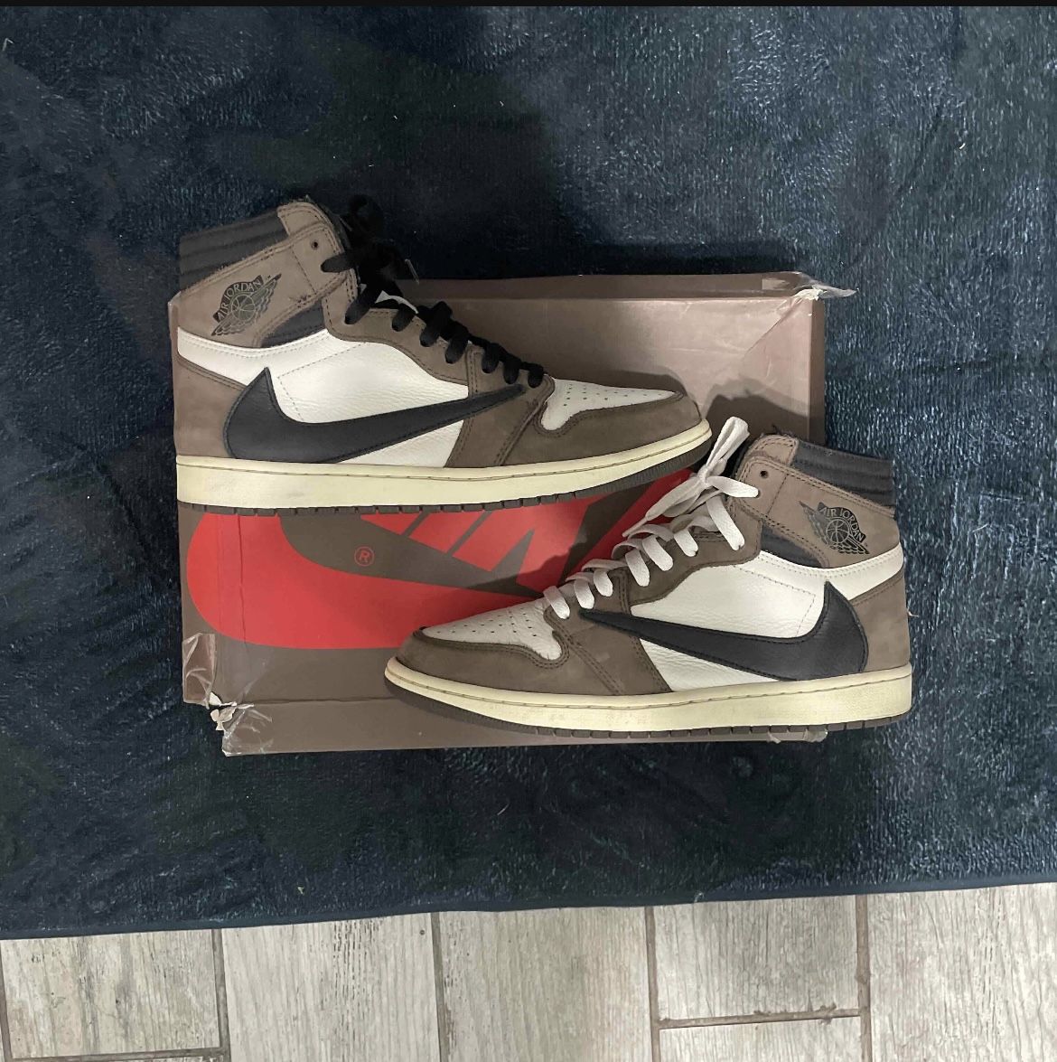 Jordan 1 Travis Scott