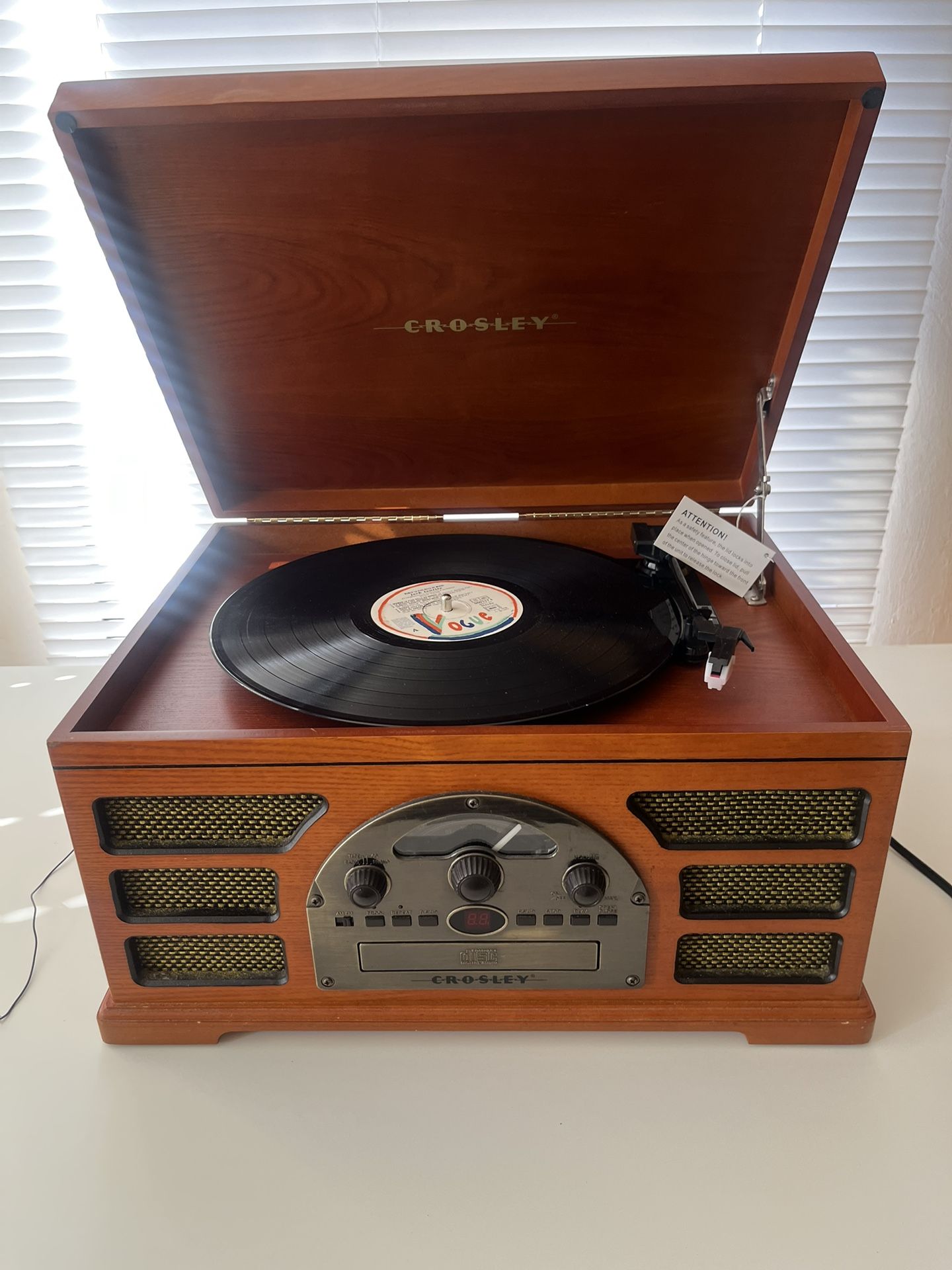 Beautiful Crosley CD Stereo CR66 5