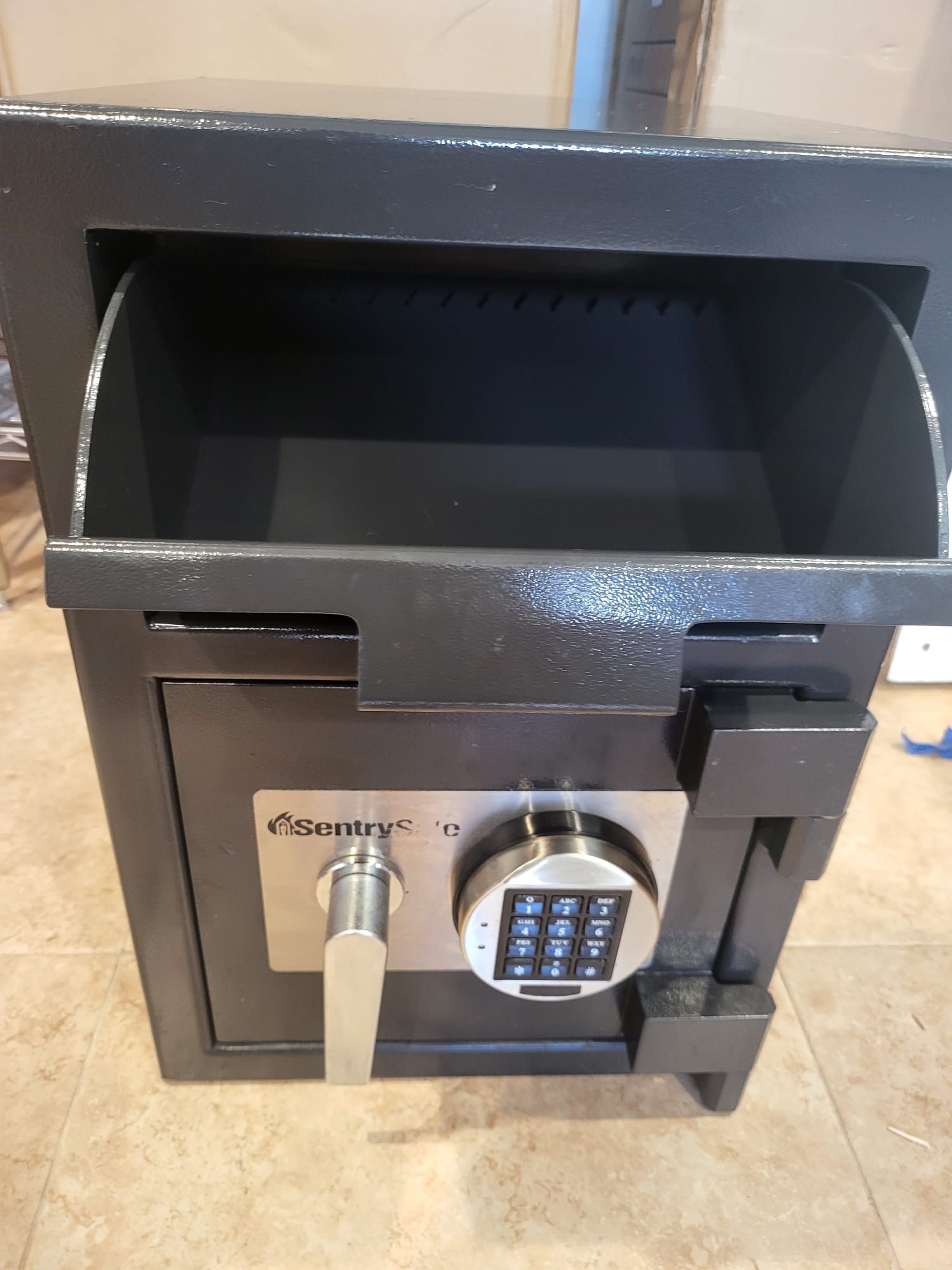 Sentry R3910 Safe Sentry Safe for Sale in Los Angeles, CA - OfferUp