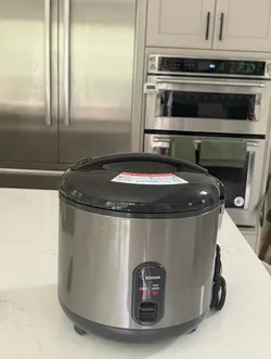 Zojirushi Rice Cooker & Warmer 10-Cup (NS-RPC18) - Like New