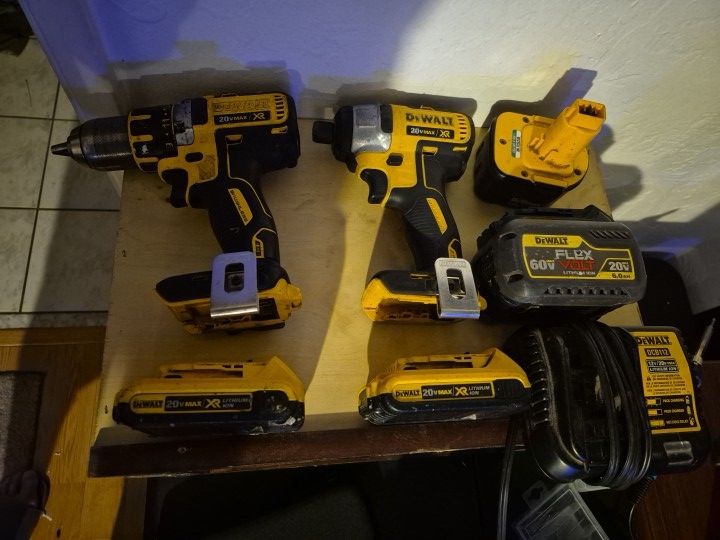 Dwelt 20v Max 1/4" (6mm) Cordless Impact Driver And Drill