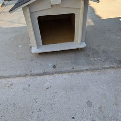 Extra Small Brand New Dog House Custom-made Shingle Roof Garantino Leak Lifted From The Ground