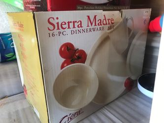 Brand new dinnerware set