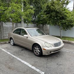 Mercedes C240