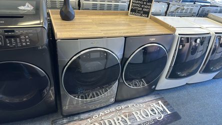 Whirlpool gas Asher and dryer set
