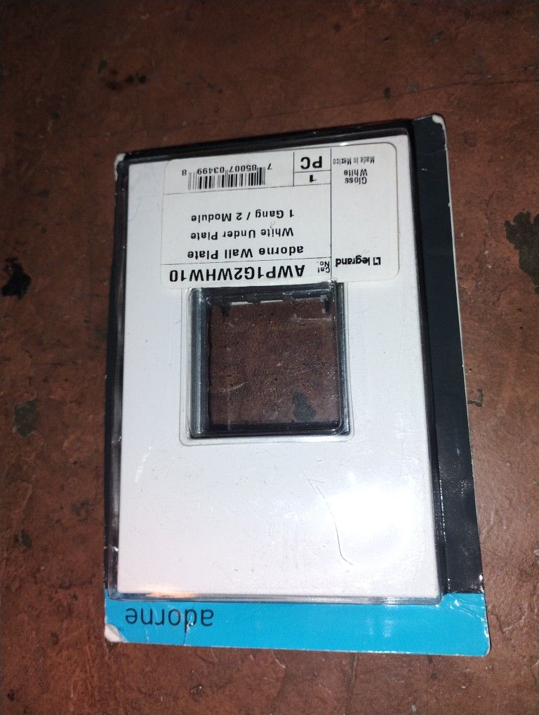 NUVO Adorne POE Keypad, White + Wall Plate