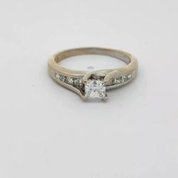 Lady's Diamond Ring 