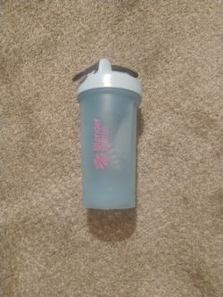 Blender Bottle Classic V2 24oz NEW