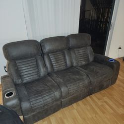 Reclining couch fully functional
