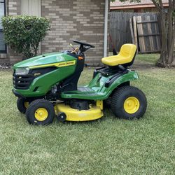 John Deere S100 42 in. 17.5 HP Gas Hydrostatic Riding Lawn Tractor 🚜 