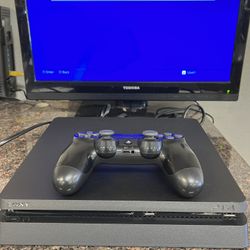 Ps4 Slim 1 TB system 