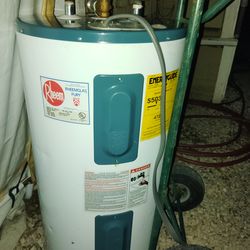 G.E. 30 gallon electric water heater boiler. Refurbished and flushed out. 3 yr warranty