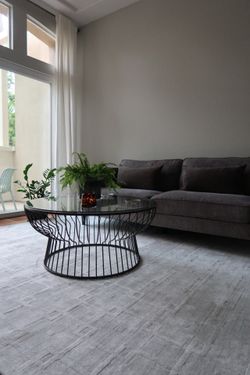 Like New HomeGoods Area Rug • Large 8’x10’ •