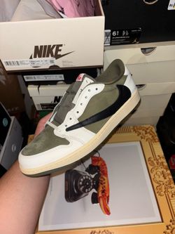 Jordan 1 Travis Scott Medium Olive size 10.5M 11.5M 14M 7C