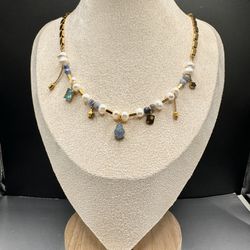 Beautiful  Crystals & Pearls  Necklace 
