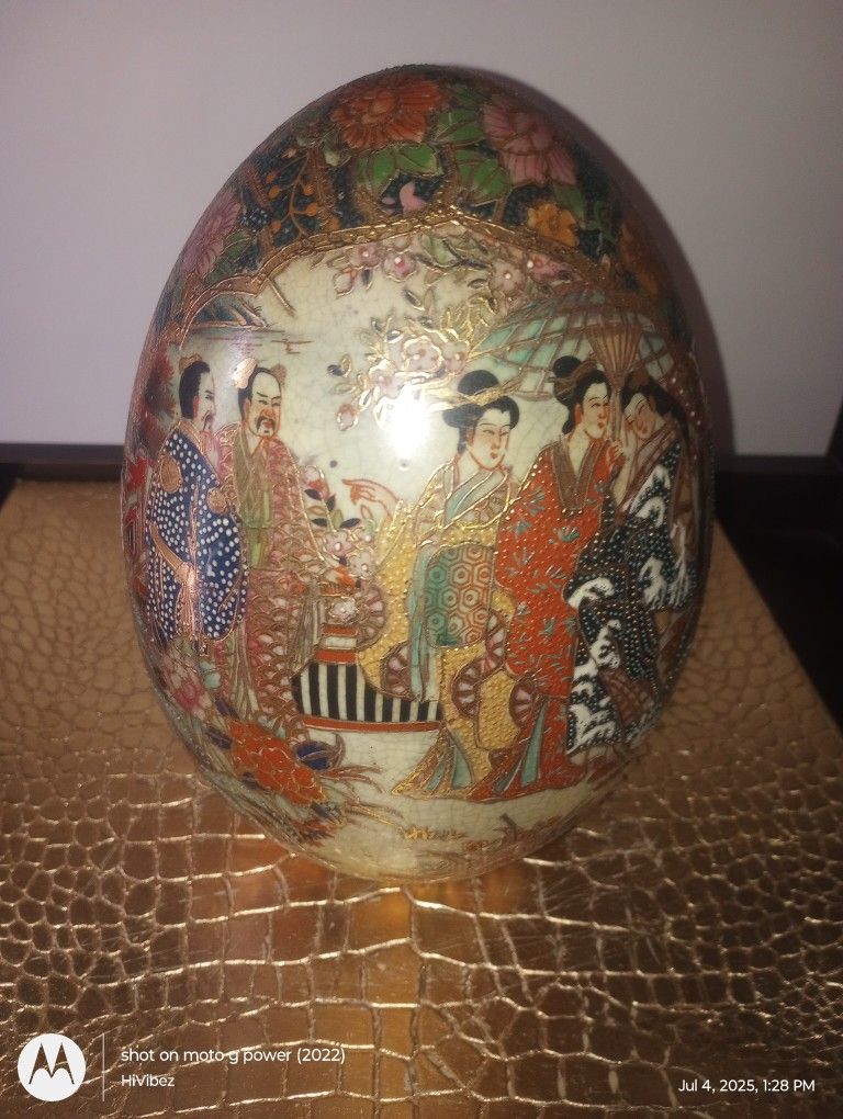 2 Hand painted Vintage Chinese Satsuma Egg Geisha Girl Motifs