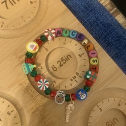 Homemade Stretchy Christmas Beaded Bracelet: Nice List 