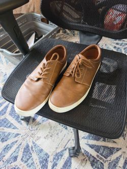 Goodfellow size 13 shoe