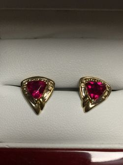 10K Yellow Gold, Stunning earrings with ruby and diamonds