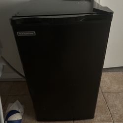 Mini fridge 