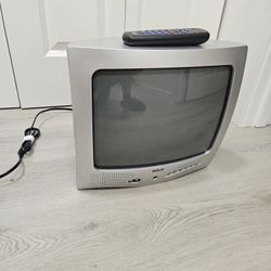 RCA E13320 13" CRT TV - Retro Gaming MONITOR TV with remote -Excellent