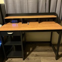Desk /escritorio ( Moreno Valley ca )