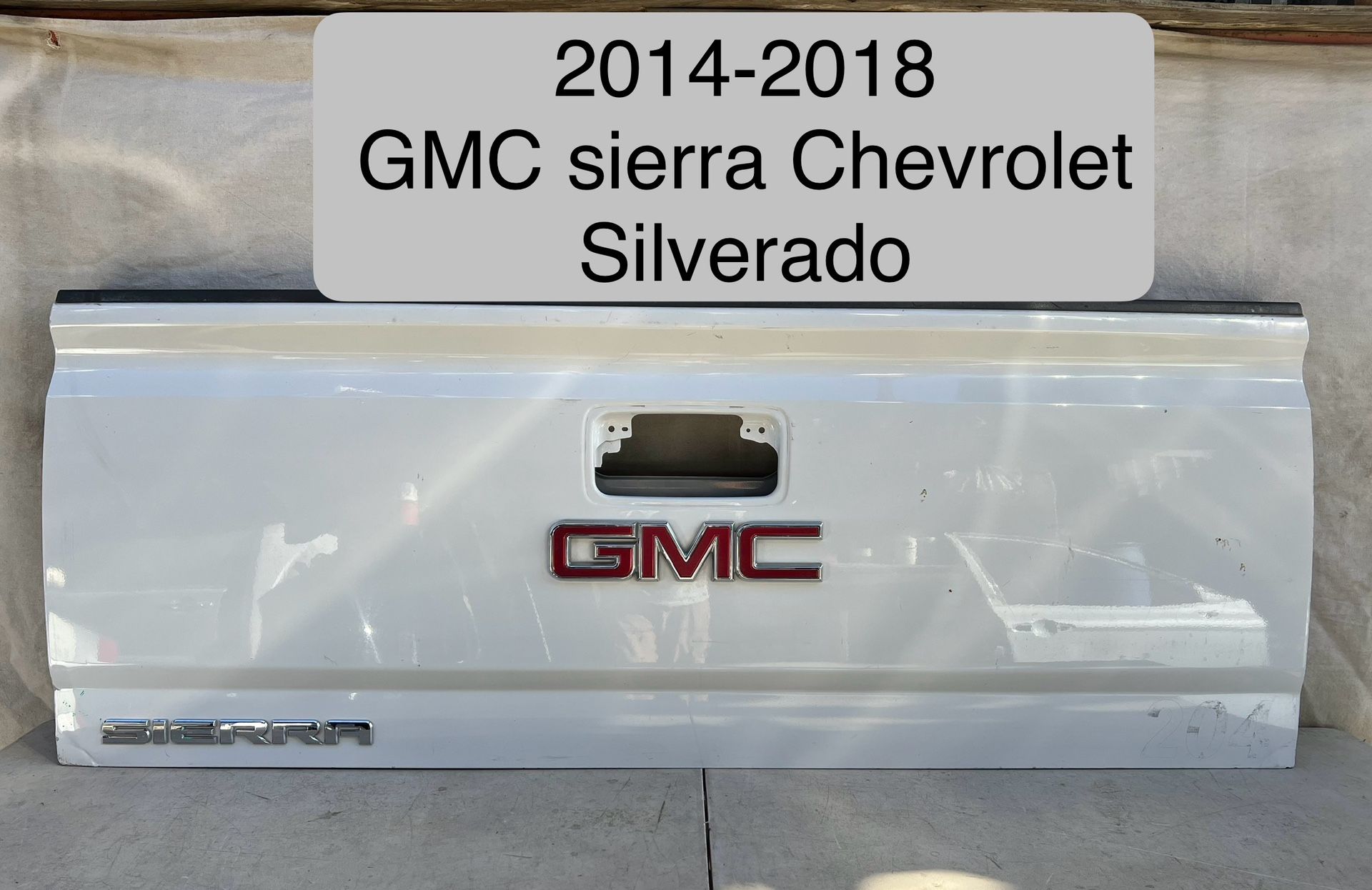 2014-2018 GMC Sierra Chevrolet Silverado Tailgate